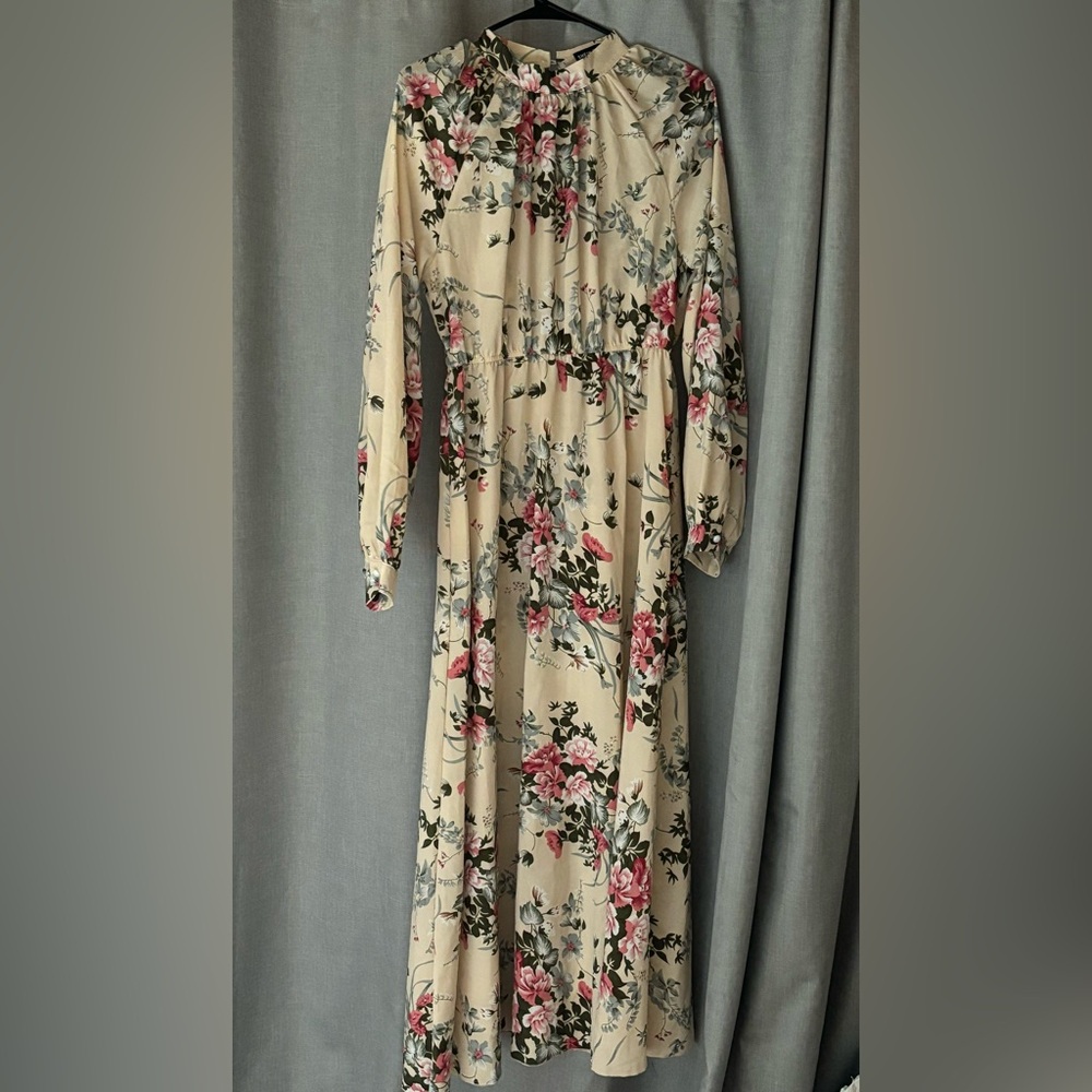 SHEIN Mulvari Allover Floral Mock Neck Keyhole Back Dress - Medium